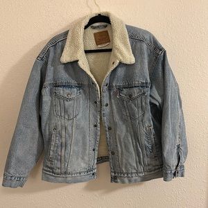 LEVI’S EX-BOYFRIEND SHERPA TRUCKER JACKET